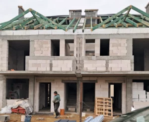 Montaż więźby dachowej nowe mieszkania Mrozy