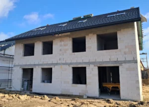 Mieszkania w Mrozach ukończenie dachu